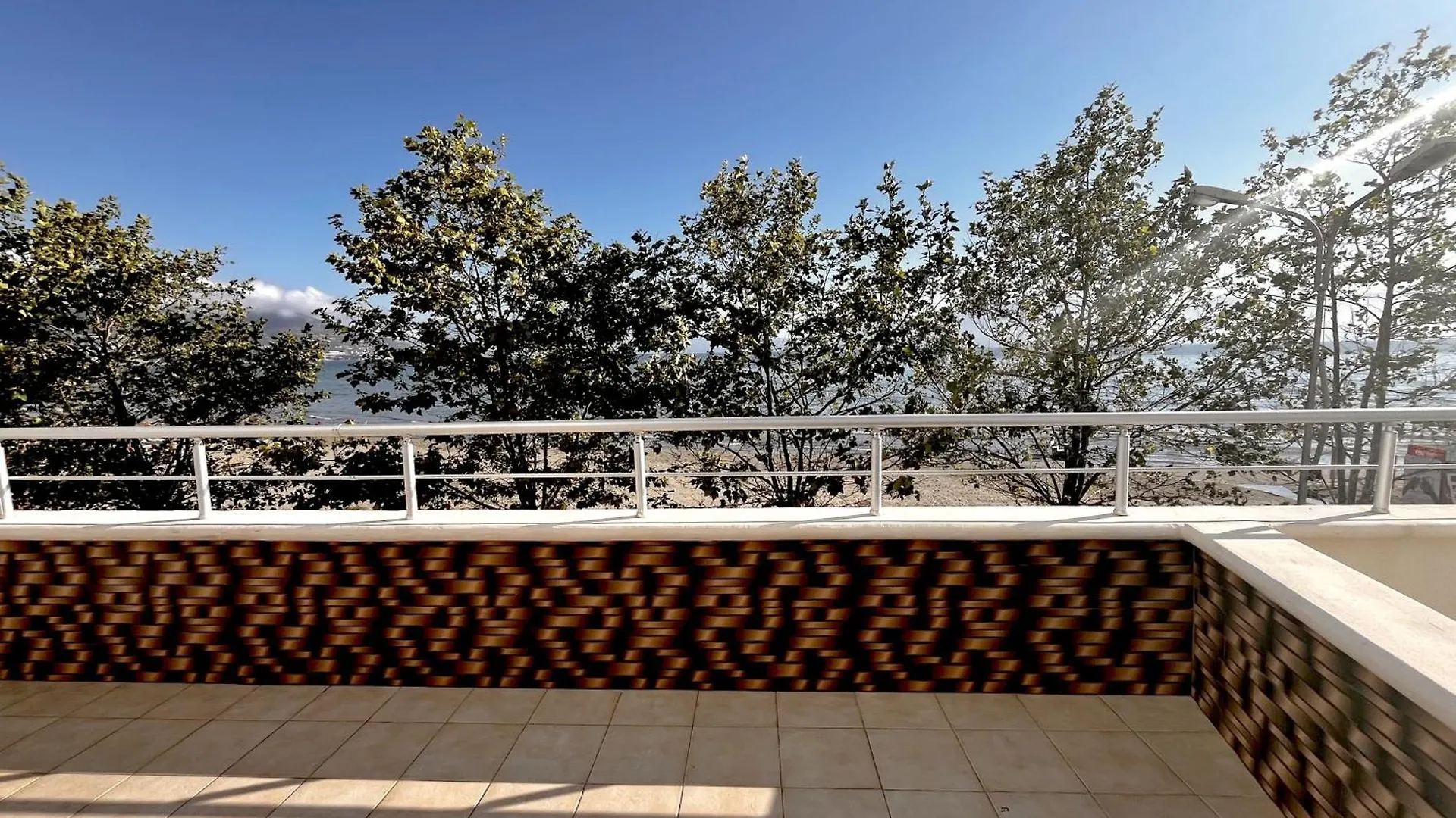 Beach Front Terrace Vlore 0*,