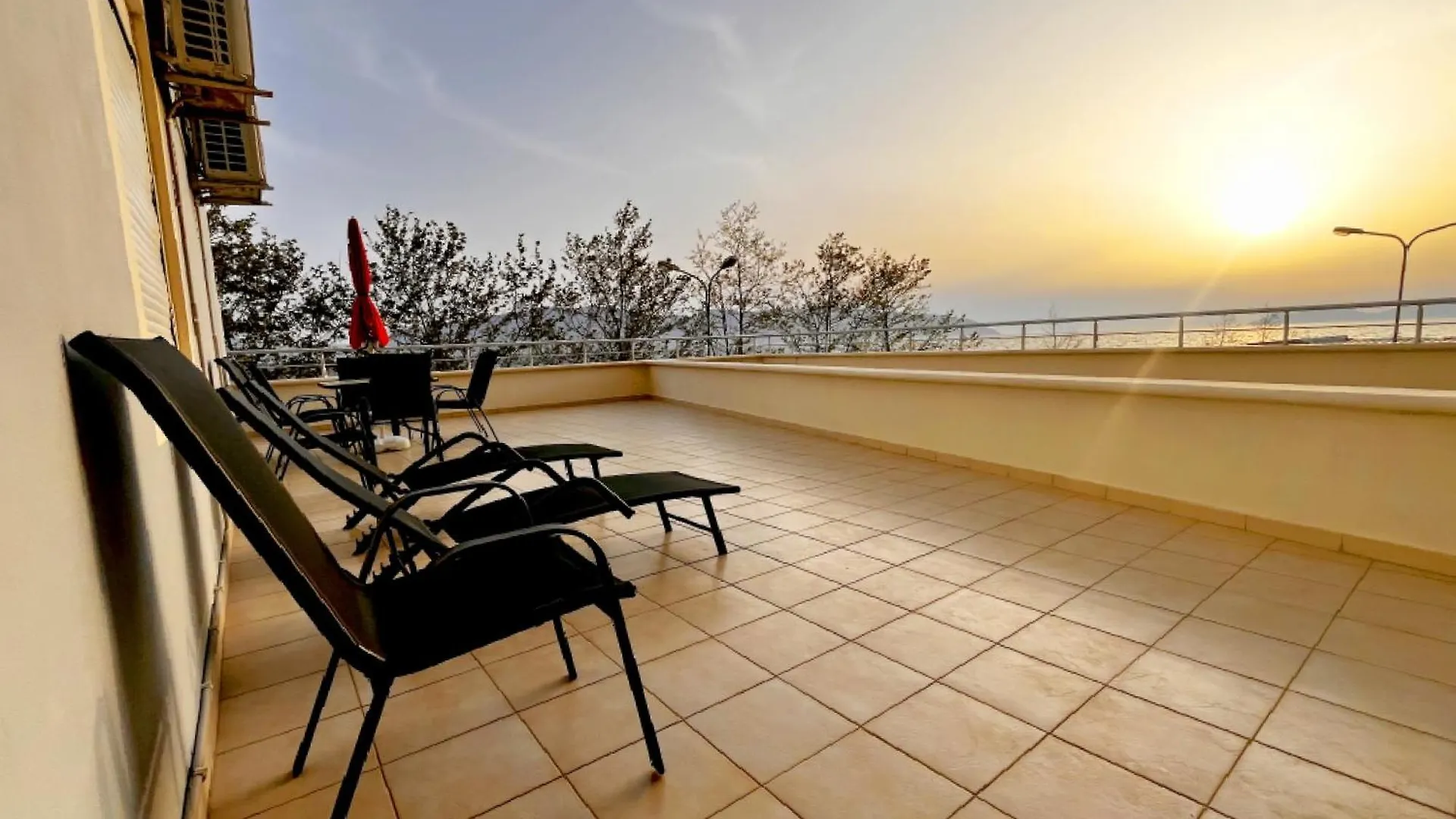 Apartament Beach Front Terrace Wlora
