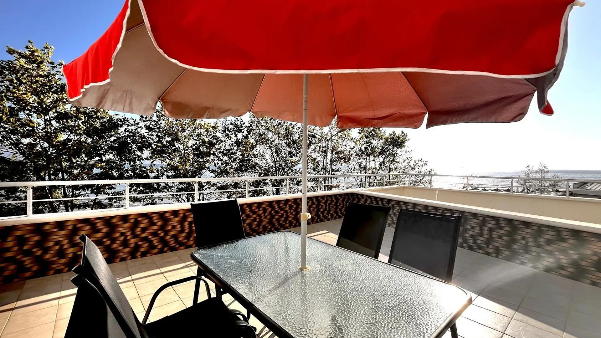 Apartament Beach Front Terrace Wlora